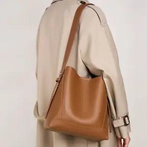 데카트 소가죽 숄더백 a03733a