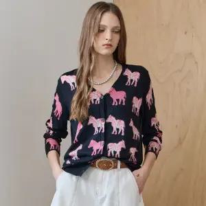 [MAXZA] 지브라 자카드 브이넥 니트 가디건