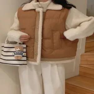 카멜 덤블 무스탕 배색 패딩 조끼 (one color)