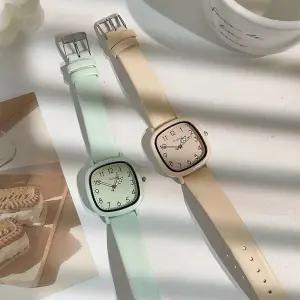 (빠른배송) 손목 여성 여자 커플 패션 컬러 스퀘어 사각 밴드 시계