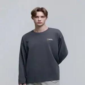 내셔널지오그래픽 nationalgeographic N255UTS901 세미오버핏 수피마 긴팔 티셔츠 GREY