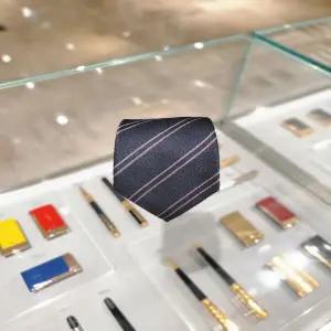 (TE5SM62KA257TNY) 듀퐁 넥타이 중슬림 두줄 사선 스트라이프 네이비 타이