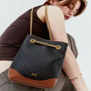 닥스 액세서리 25FW [BLOOM] DD패턴 브라운 소가죽 배색 숄더 겸 크로스백 DCWA5F756W2