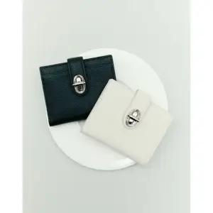 [갤러리아] JAWA5F004/JAWA5F014 질스튜어트[AUBE]가죽 오브 장식 베루 지갑
