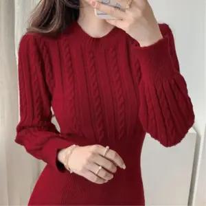 여성스러운 데이트 하객 꽈배기 니트 미니원피스 겨울룩 모임룩