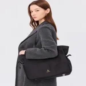 헤지스 액세서리 여성 24FW [스테디셀러] 블랙 로고장식 나일론 숄더백 WIBA4F709BK