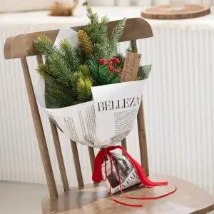 크리스마스 조화 꽃다발 몬타나 솔열매 65cm 인테리어 선물 겨울 장식 기념일 졸업식 발표회 학예회