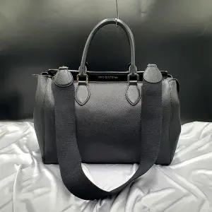 루이까또즈 블랙 가죽 수납력좋은 숄더백 토트백 중고 가방 은피아노