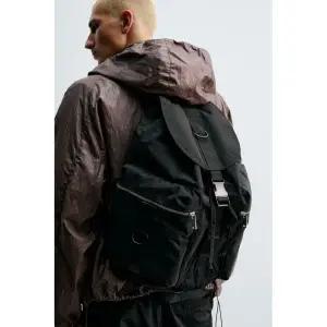 [정품] 자라 가방 데일리 출근 숄더백 ZARA 플랩 하이테크 백팩 - 블랙