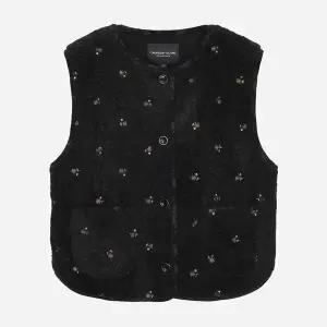 [써스데이아일랜드] 플라워 자수 퍼 베스트 (T258MVT345)