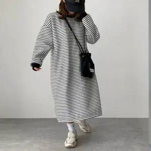 화이트 블랙 여자 가을 겨울 스트라이프 원피스 기모 넉넉한핏 여성