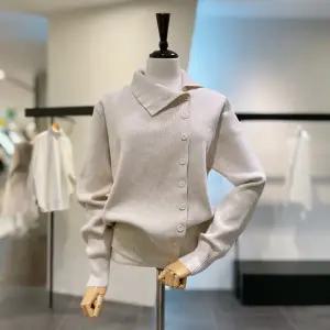 [대구백화점] [러브앤쇼]언발 버튼 니트 가디건(GCFLGCD01)