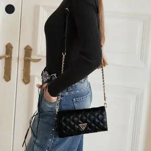 [롯데백화점]게스 길리 2 GIULLY II 크로스바디 플랩 미니백(HP3A3A09)