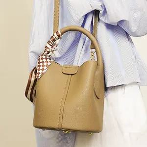 트웰브미 가죽 미니 버킷백 가벼운 원통 복조리 여성 데일리 버킷 숄더 백 가방