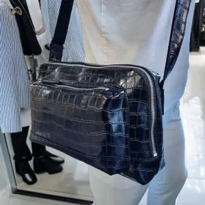 대박 수납력 남성 여성 다기능 보조가방 일상 여행 교회 가방 악어패턴 천연소가죽국내제작