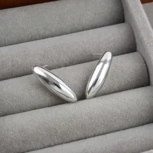 [하프클럽/]타원 세로 유광 볼드 심플 은귀걸이 볼이어링