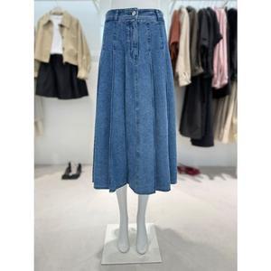 [갤러리아] 밑단컷팅 절개 플레어 데님 스커트 (Z252PSD403)