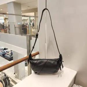 [발리스윗](김해점)스티치장식가죽호보백SP7WAB36