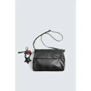 [정품] 자라 가방 데일리 출근 숄더백 ZARA 키링 플랩 크로스백 - 블랙