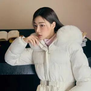 [에고이스트](강남점)[전략] 웨이스트 테이프 장식 숏 구스점퍼 (ER4TD002)