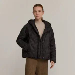 [플리츠미](대구신세계)슈리켄 퀼팅 후드 다운 자켓_EDJKW125064