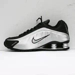 나이키 샥스 R4 실버 ㅣ 남성용 런닝화 러닝화 운동화 조깅화 헬스화 마라톤 운동 헬스