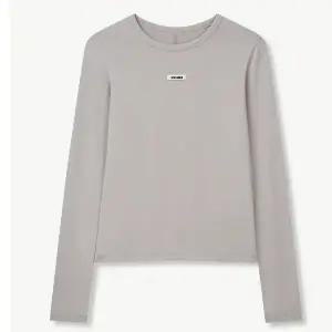 갤러리아 [24FW]로고 라벨 롱 슬리브 티셔츠(7214340201)