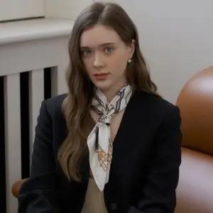 갤러리아 [엘르] 엔딩마차 실크 쁘띠스카프 SE141S314