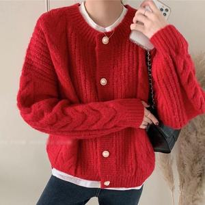 여성 겨울 따뜻한 도톰한 라운드 진주 단추 꽈배기 니트 빨간가디건 TS749