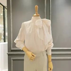 [대구백화점] [아니베에프]넥주름 리본 블라우스(A51WBL530)