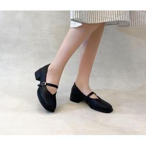 라운슈 브이컷 골드 버클 메리제인 펌프스힐 4cm