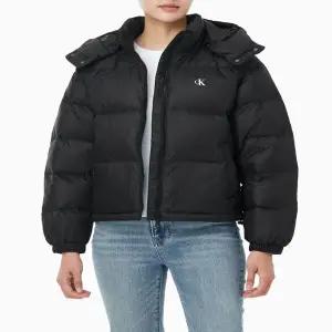 [캘빈클라인진] (47D501G-UB1) 여성 에센셜 미드 웨잇 다운 패딩점퍼