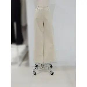 [갤러리아] [SOUP] 코듀로이 부츠컷 팬츠 SBALP34