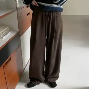 [코코블랑] 커브드 핀턱 와이드 밴딩팬츠