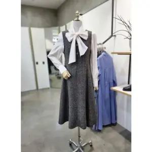 [갤러리아] ABFZ[2컬러]장식버튼 플레어 민소매원피스(ABA1QO02)