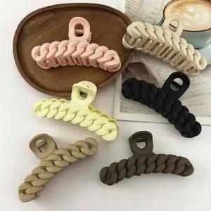 여성 유니크 체인 디자인 소프트한 무광 빅 꼬임 액세서리 헤어 집게 뿔 여자 핀 대