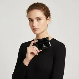 25FW 블랙 하트 샤이니 페이던트 지갑 5403000AW L00AU N403