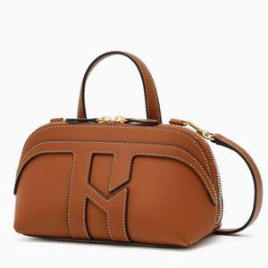 [AK플라자] [헤지스] 브라운 H패치 소가죽 미니토트 크로스백 HIWA6E570W2