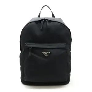 삼각로고 나일론 백팩 2VZ034 2A6D F0002