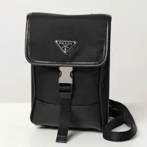 PRADA  25FW 리나일론 사피아노 가죽 휴대폰 케이스  2ZH109 2DMH F0002)