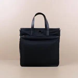 삼각로고 나일론 남성 크로스 토트백 블랙 2VG033 2FMO F0002