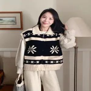 루돌프 배색 카라 니트 베스트 집업 (one color)