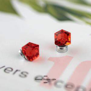 귀안뚫는 귀걸이 레드 스퀘어 큐빅 크리스탈 자석귀걸이 PBACRE