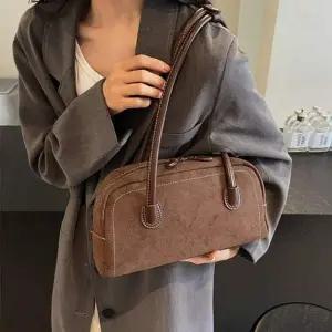 스웨이드 스티치 바게트 숄더백