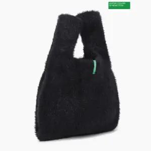 베네통 퍼 미니 핸드백 BCBG50461