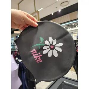 [나이키스윔](의정부점)블룸 러쉬 실리콘수모 블랙 NESSG121-001