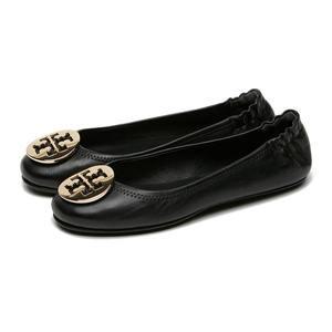 [토리버치]  여성 미니 트래블 발렛 블랙/골드 플랫 슈즈 50393 013