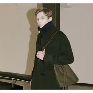 레더스트랩 프린지 스웨이드 버킷백(FHAGH0402)