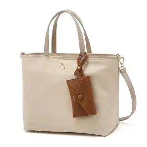 [헤지스](광주신세계)[아이코닉] 나일론 베이지 퍼피 로고 토트겸 숄더백 M (카드참 SET) HIBA5F865I1