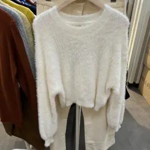 밀스튜디오 HC06 앙고라 라운드 니트 화사한 앙고라 라운드 숏 니트 LRBKTS101WHO